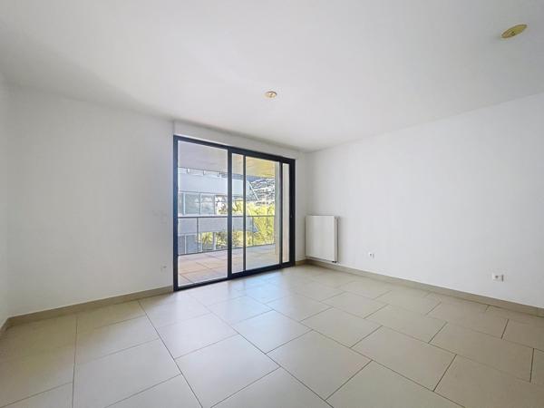 APPARTEMENT T2 AU 3EME ETAGE AVEC TERRASSE