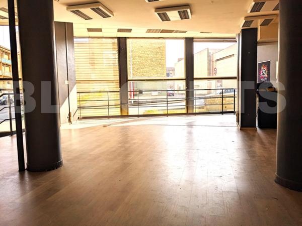 local 3 pièce(s) 262 m2