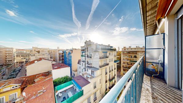 NICE - PARC IMPÉRIAL : 2 PIÈCES D'ANGLE AVEC BALCON AU CALME