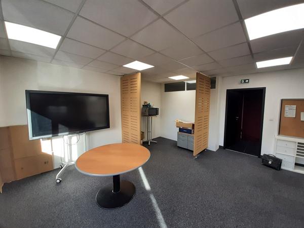 A LOUER TRES BEAUX BUREAUX de 104 m² ENVIRON TREILLIERES