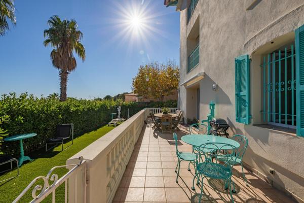A pied de la plage - vue dégagée et aperçu mer