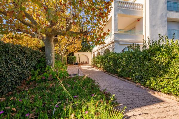A pied de la plage - vue dégagée et aperçu mer