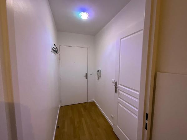 Un studio lumineux, entièrement meublé, centre Saint Germain