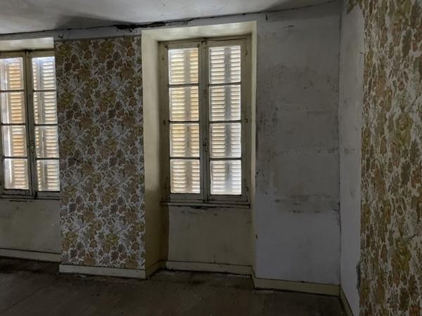 Immeuble à vendre |  Bourganeuf |  261 m²