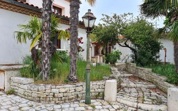 Maison à vendre    6 pièces •  Royan