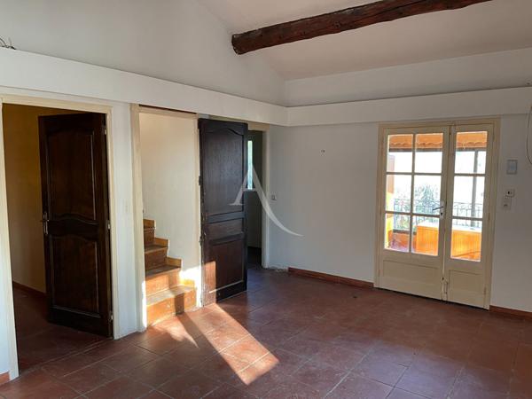 VILLA À PUIMOISSON TYPE 5 SUR 1687M2 DE JARDIN AVEC PISCINE VUE IMPRENABLE DEPENDANCE GARAGE