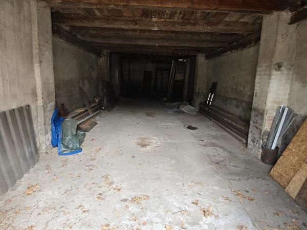 Vente                                                      Local industriel
                        
                                         143 m2                     à Sainte-Florine