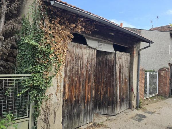 Vente                                                      Local industriel
                        
                                         143 m2                     à Sainte-Florine