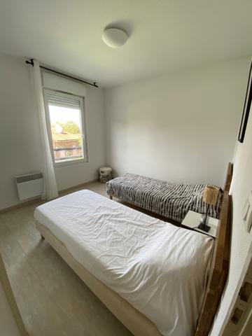 Appartement
         3 pièces
        - 40 m² 160 000 € *