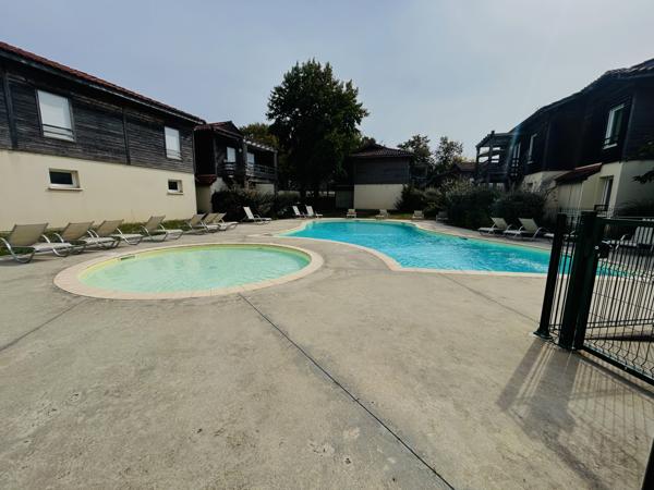 Appartement
         3 pièces
        - 40 m² 160 000 € *