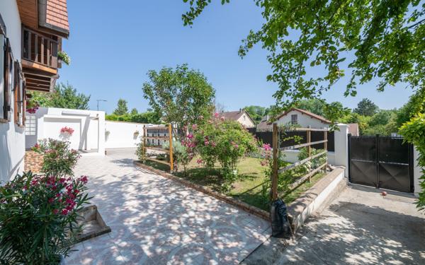 Maison à vendre    6 pièces • 208 m2 Chelles