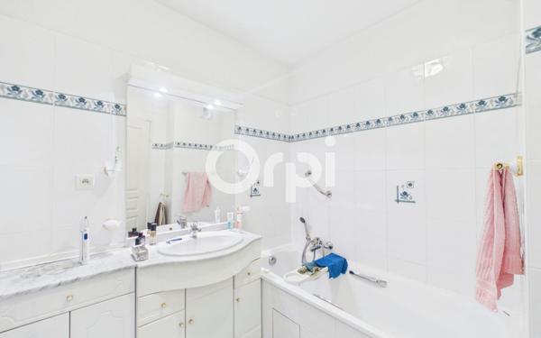Appartement à vendre    3 pièces • 70,03 m2 Mandelieu-la-Napoule
