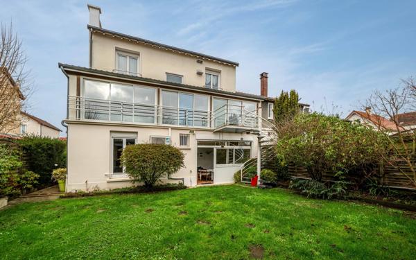 Maison à vendre    8 pièces • 195 m2 Versailles