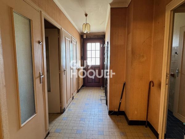 Maison 4 pièces avec sous-sol complet et garage attenant