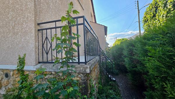 MAISON TRADITIONNEL 3 CHAMBRES AVEC JARDIN CENTRE VILLE DE SAVIGNY