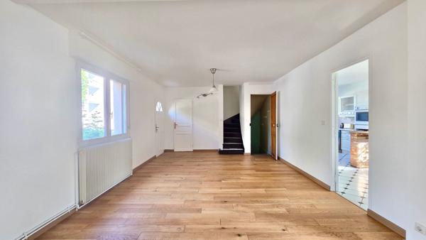 MAISON TRADITIONNEL 3 CHAMBRES AVEC JARDIN CENTRE VILLE DE SAVIGNY