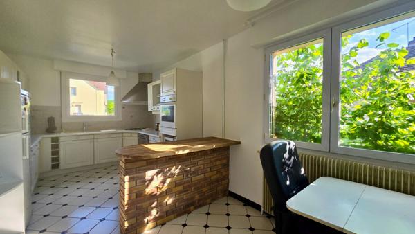 MAISON TRADITIONNEL 3 CHAMBRES AVEC JARDIN CENTRE VILLE DE SAVIGNY