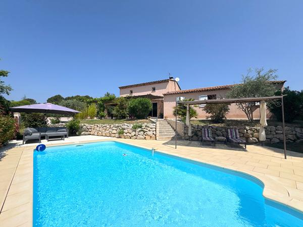 A VENDRE 84120 PERTUIS MAISON TYPE 6 PIECES D'ENVIRON 167M² AVEC DOUBLE GARAGE, PISCINE ET JARDIN