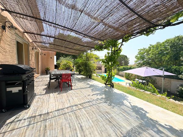 A VENDRE 84120 PERTUIS MAISON TYPE 6 PIECES D'ENVIRON 167M² AVEC DOUBLE GARAGE, PISCINE ET JARDIN