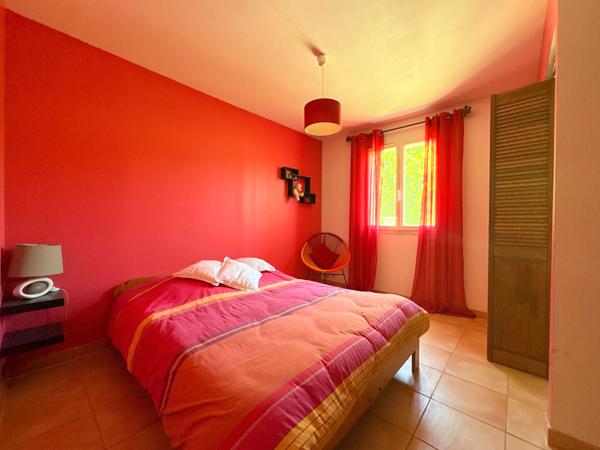 A VENDRE 84120 PERTUIS MAISON TYPE 6 PIECES D'ENVIRON 167M² AVEC DOUBLE GARAGE, PISCINE ET JARDIN