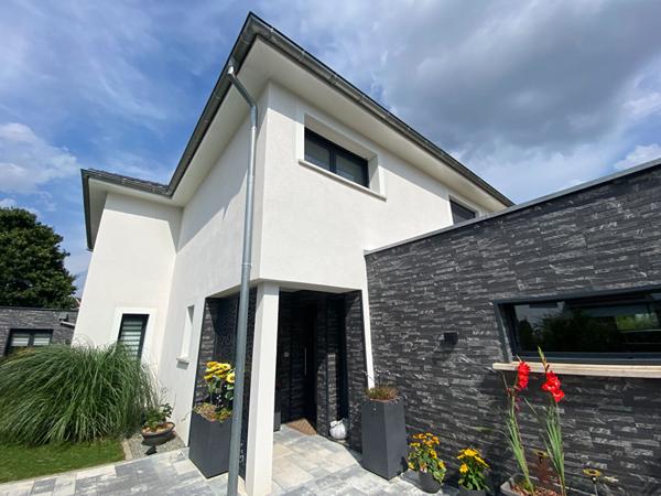 Maison - 8 pièces - 216 m²