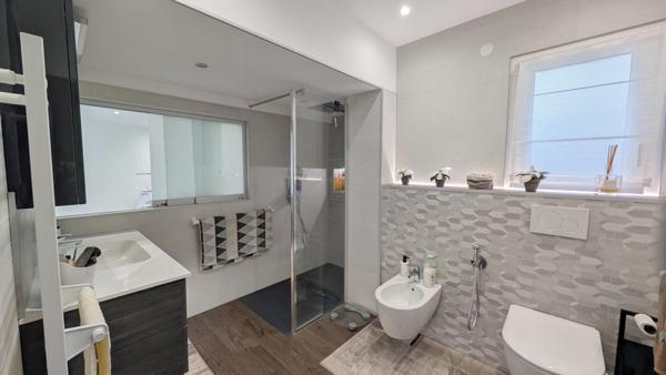 Maison - 8 pièces - 216 m²