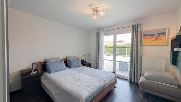 Maison - 8 pièces - 216 m²