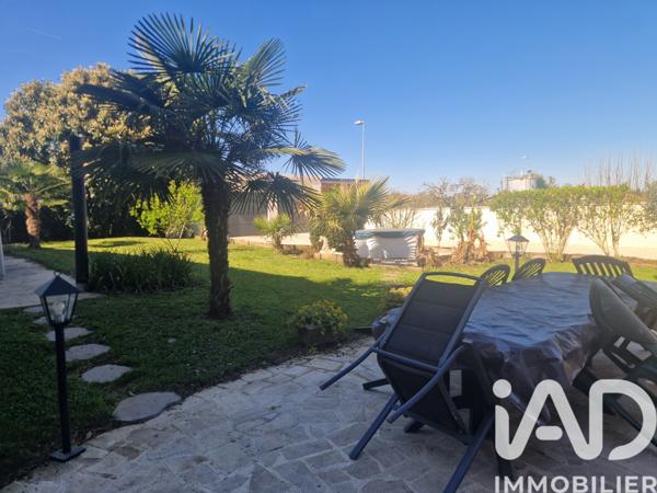 Maison à vendre 8 pièces 251 m² Angoulême