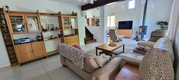 Maison style provençal, 135 m² , 3 chambres, parc de 5223 m² clos, piscine et double garage