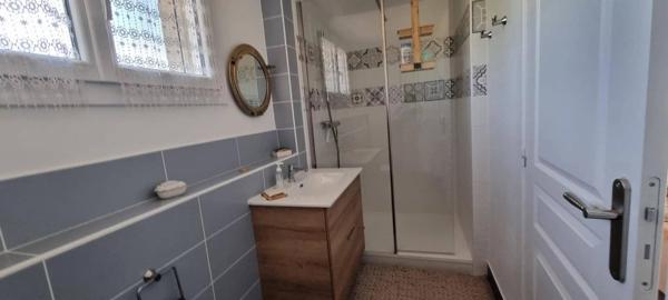 Maison style provençal, 135 m² , 3 chambres, parc de 5223 m² clos, piscine et double garage