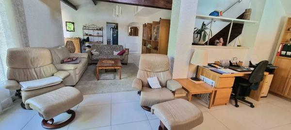 Maison style provençal, 135 m² , 3 chambres, parc de 5223 m² clos, piscine et double garage