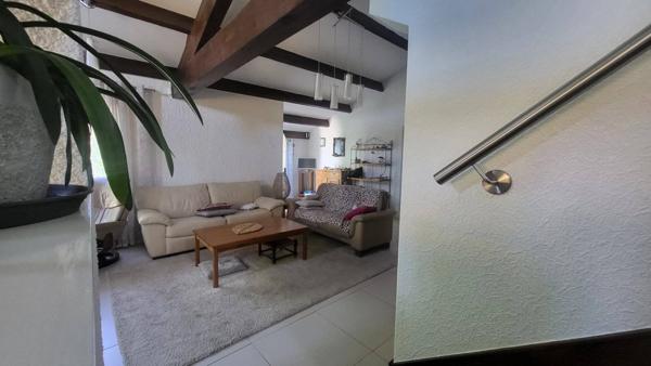 Maison style provençal, 135 m² , 3 chambres, parc de 5223 m² clos, piscine et double garage