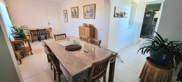 Maison style provençal, 135 m² , 3 chambres, parc de 5223 m² clos, piscine et double garage