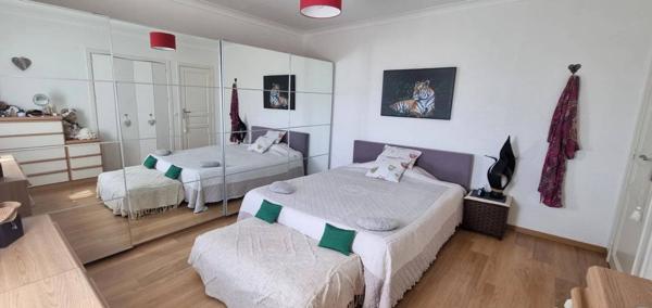 Maison style provençal, 135 m² , 3 chambres, parc de 5223 m² clos, piscine et double garage