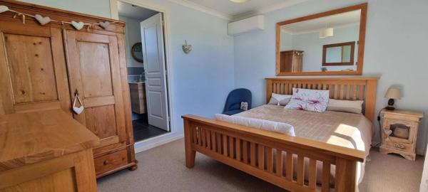 Maison style provençal, 135 m² , 3 chambres, parc de 5223 m² clos, piscine et double garage