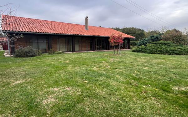 Maison à louer    5 pièces •  Montberon