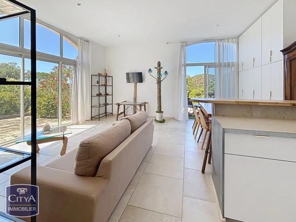Appartement à vendre 3 pièces 90.2m² Roquebrune-sur-Argens (83380)