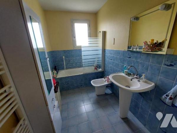 A VENDRE - PAVILLON - COSSE LE VIVIEN