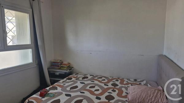 Appartement F3 à vendre  3 pièces - 55 m 2   TOULON  - 83
