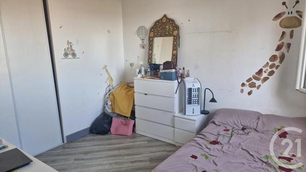 Appartement F3 à vendre  3 pièces - 55 m 2   TOULON  - 83
