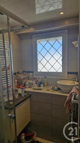 Appartement F3 à vendre  3 pièces - 55 m 2   TOULON  - 83
