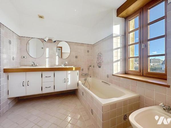 AURAY - Maison de Caractère avec Dépendances