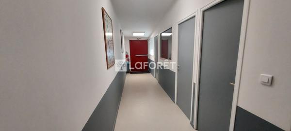 Location bureau Ducos - 12 m² - 450 €/mois