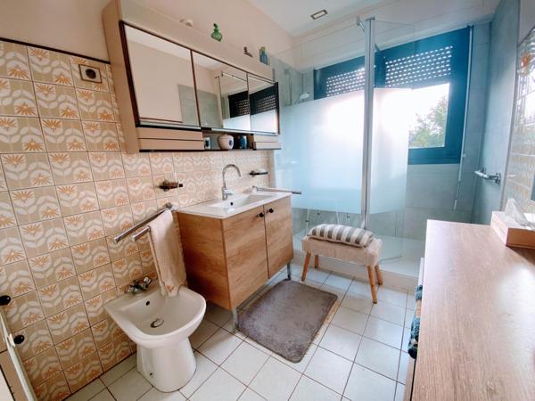 Centre-ville. Maison familiale T5. Grand terrain.