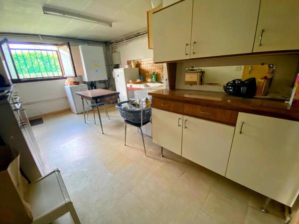 Centre-ville. Maison familiale T5. Grand terrain.