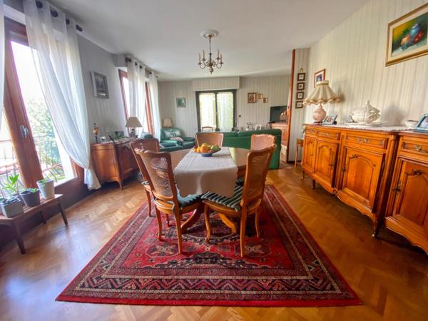 Centre-ville. Maison familiale T5. Grand terrain.