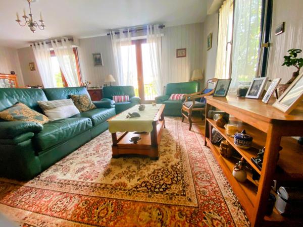 Centre-ville. Maison familiale T5. Grand terrain.