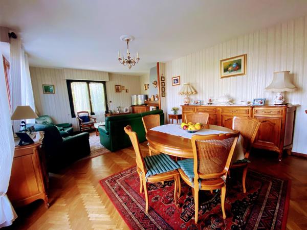 Centre-ville. Maison familiale T5. Grand terrain.