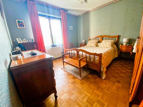 Centre-ville. Maison familiale T5. Grand terrain.