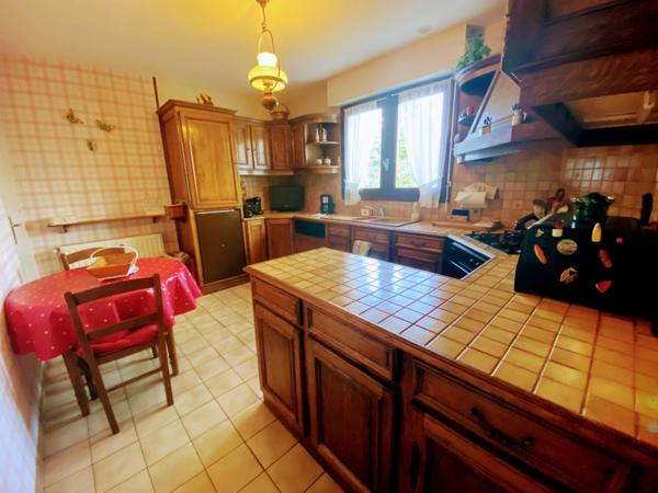 Centre-ville. Maison familiale T5. Grand terrain.